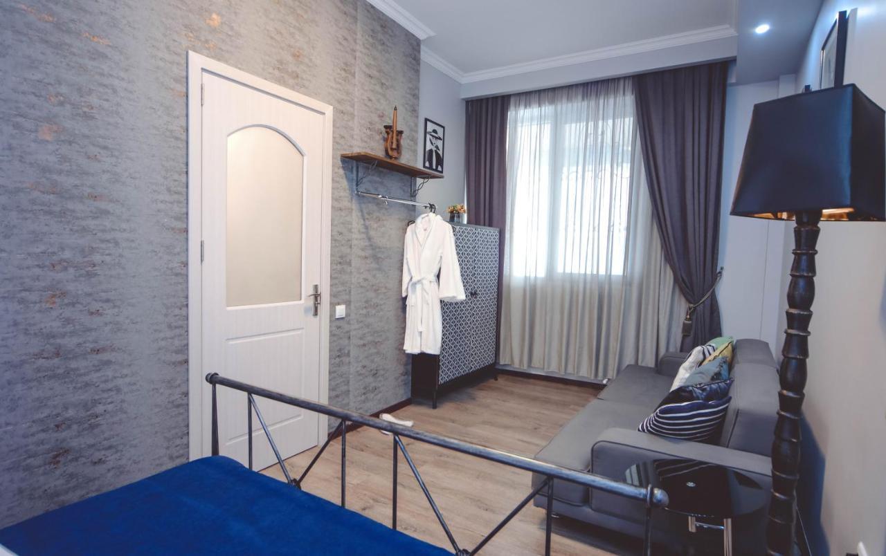 Under The Mountain Apartment Tbilisi Exterior photo