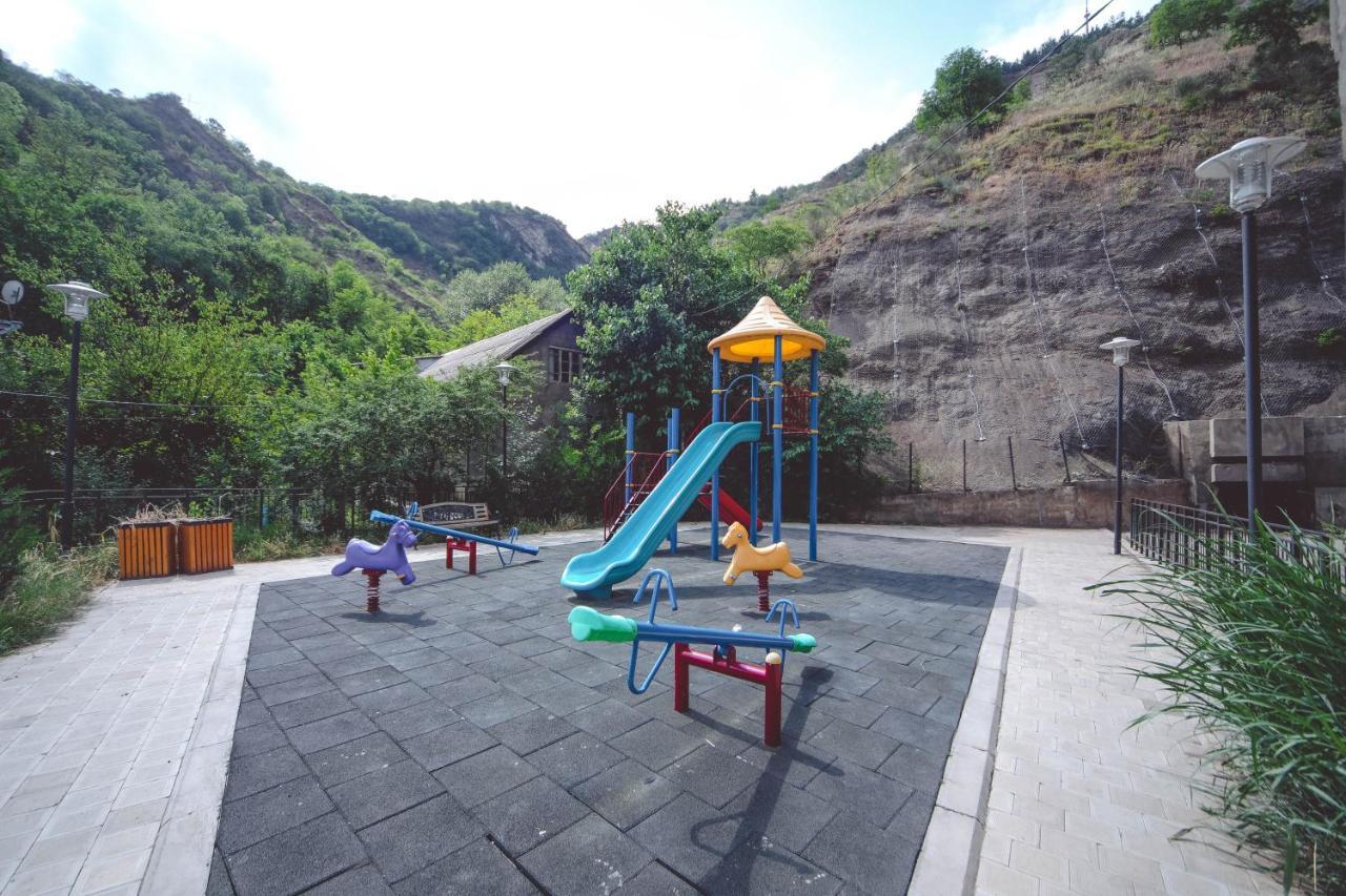 Under The Mountain Apartment Tbilisi Exterior photo