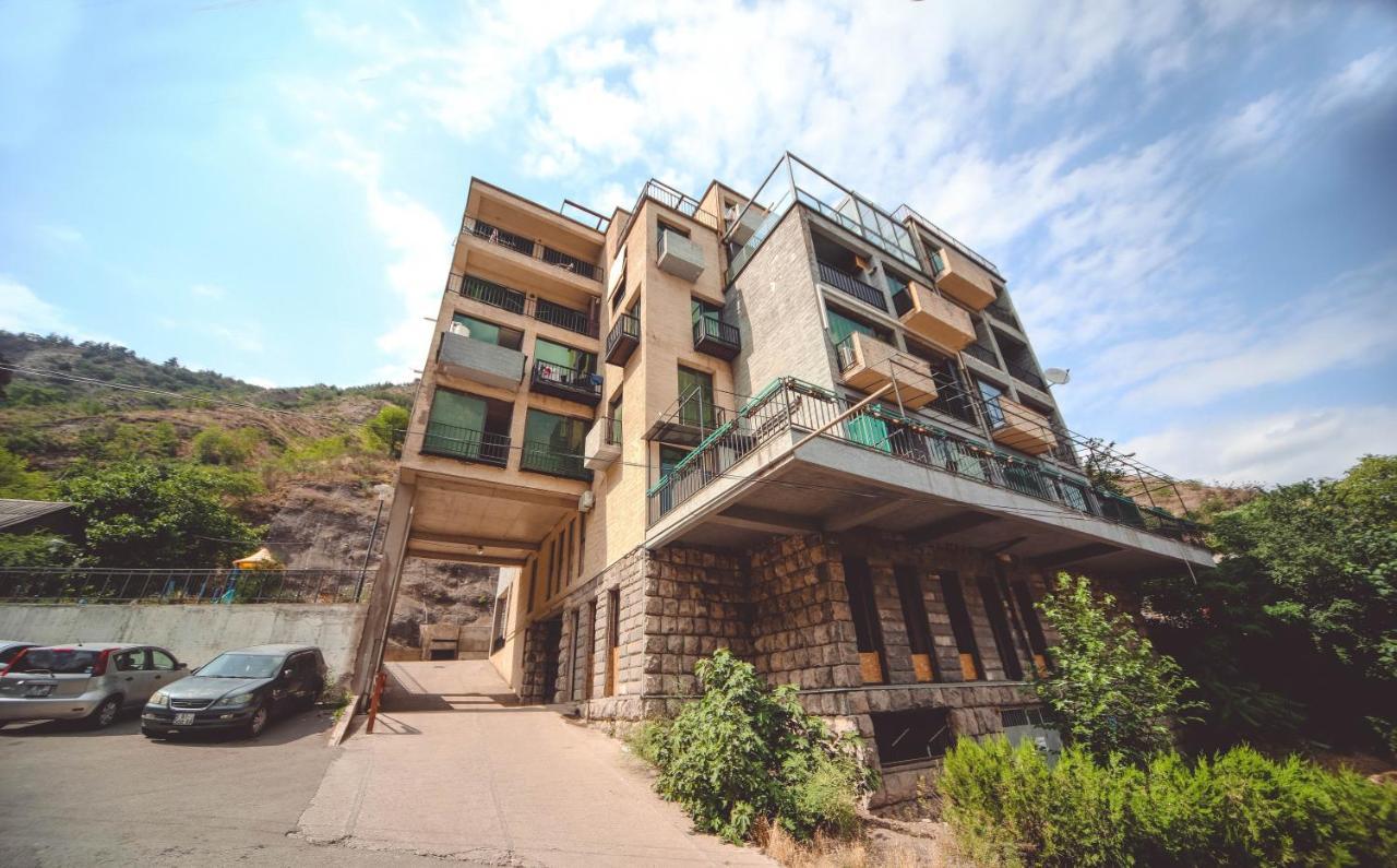 Under The Mountain Apartment Tbilisi Exterior photo